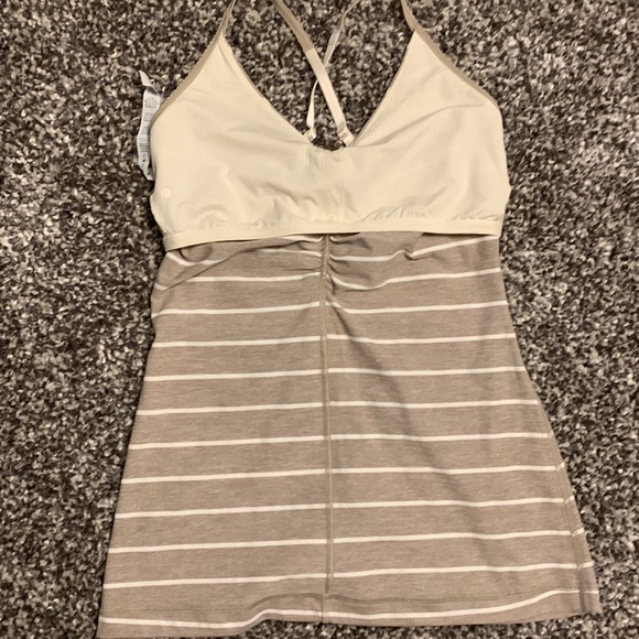 Lululemon tank top with built in bra - Picture 4 of 6